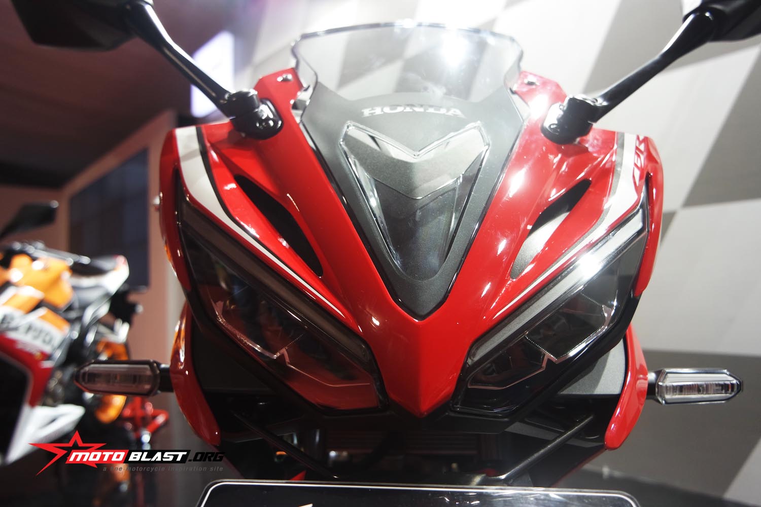 Motoblast Detail New CBR150R High Resolution Motoblast Halo