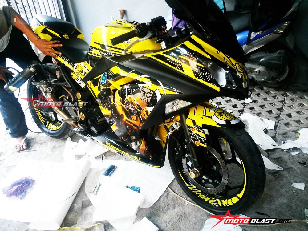ninja-250r-fi-bumble-bee-motoblast-11