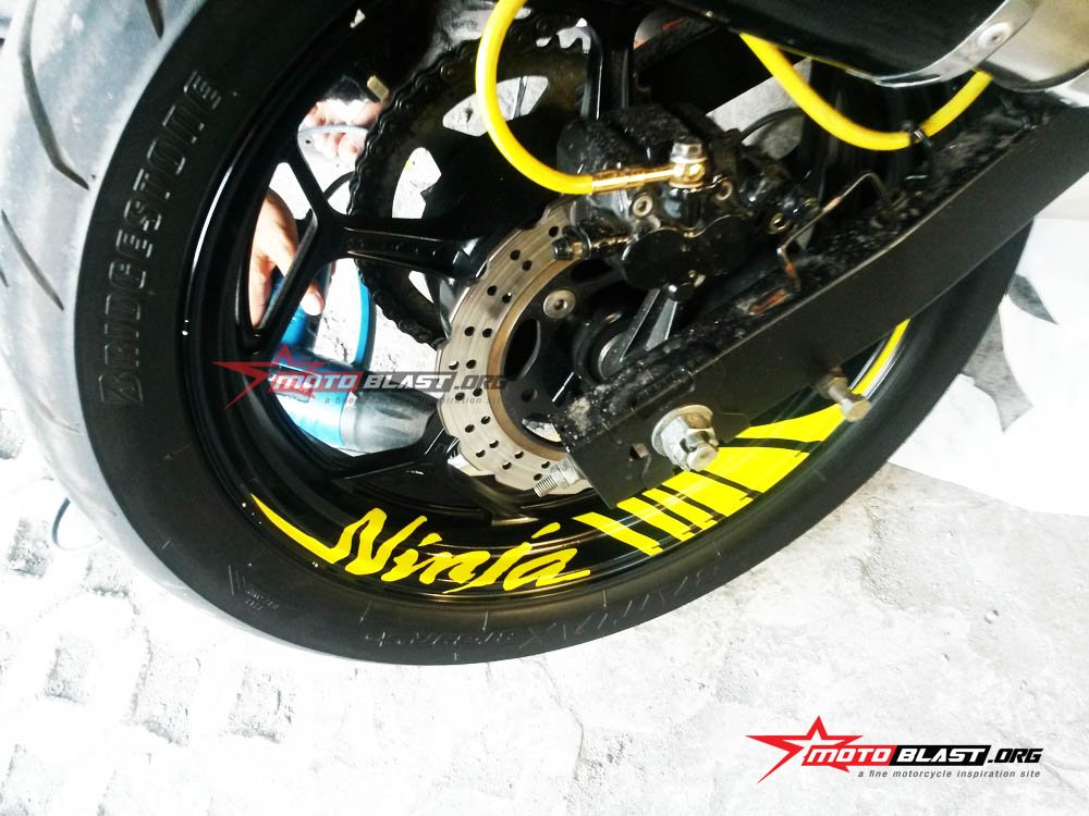 ninja-250r-fi-bumble-bee-motoblast-17