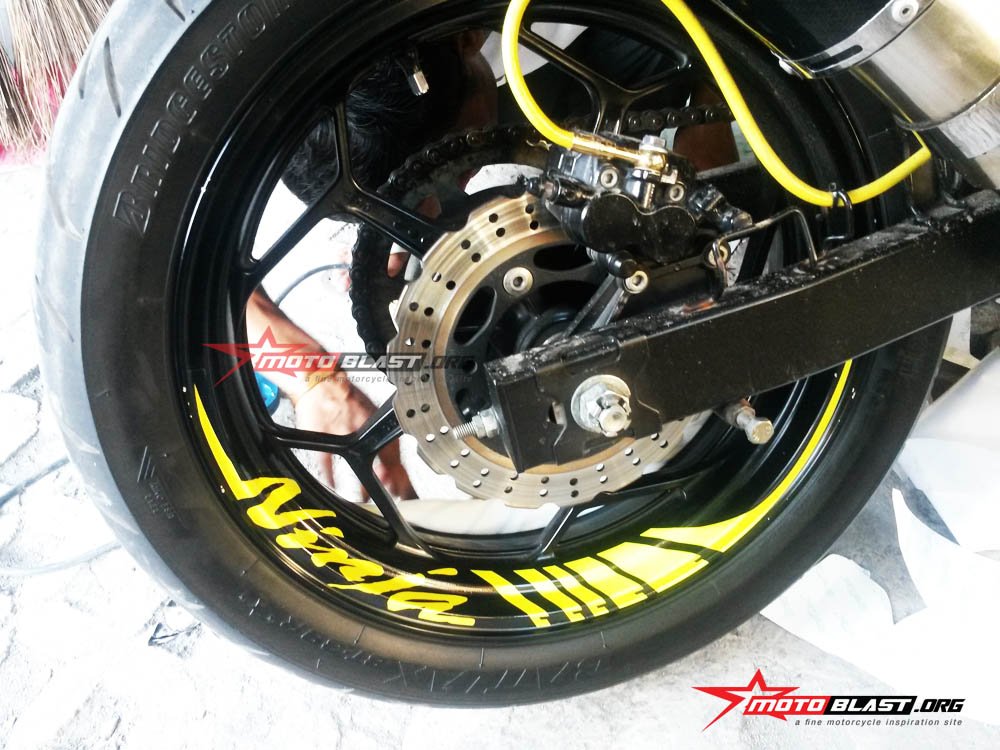 ninja-250r-fi-bumble-bee-motoblast-18