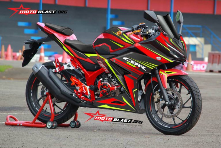 CBR150R BIG WHITE BLACK HITECH5
