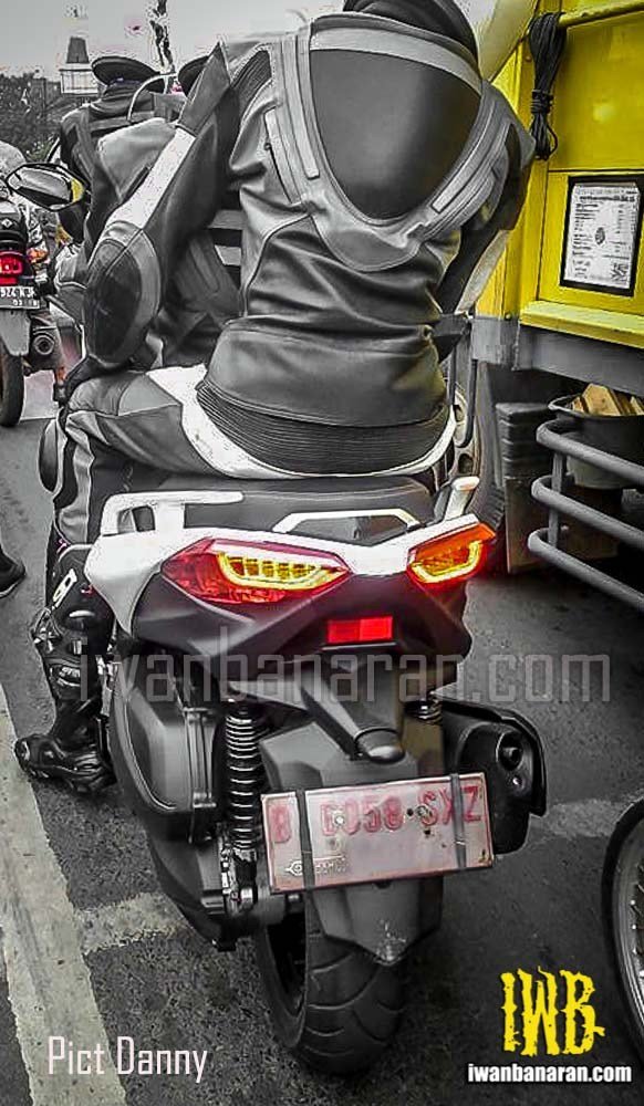 yamaha-b74-x-max250-3