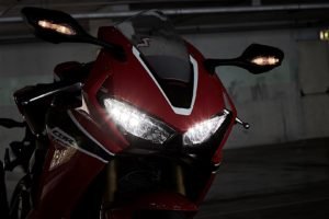 cbr1000rr-fireblade-detail-2017-12