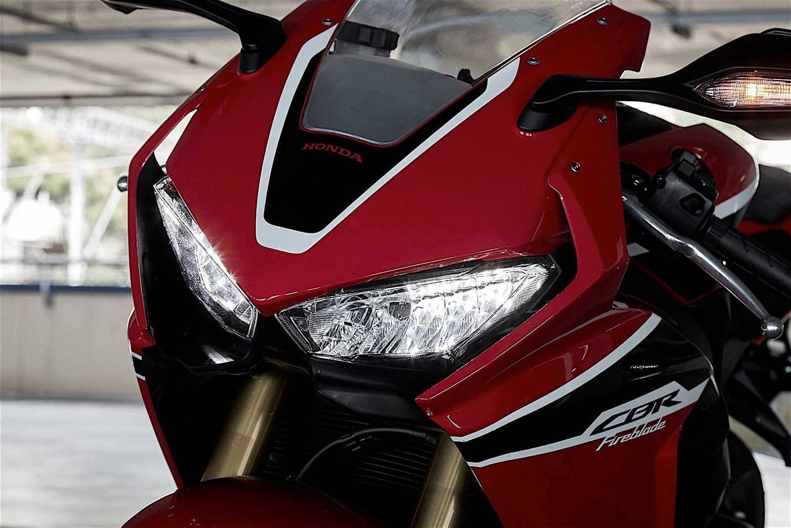 cbr1000rr-fireblade-detail-2017-2
