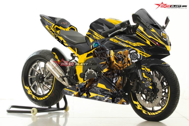 cbr250rr-black-bumble-bee