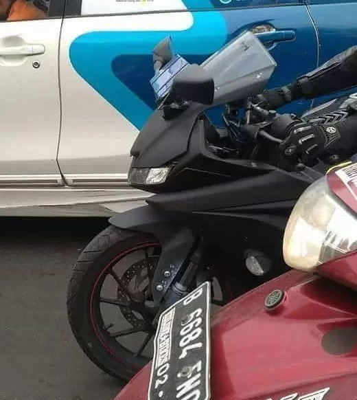 wajah samping yamaha r15 model 2017