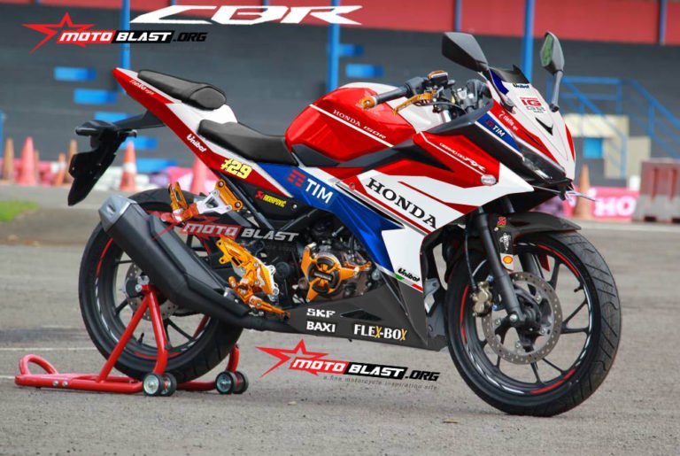 CBR150R DUCATI DESMO1