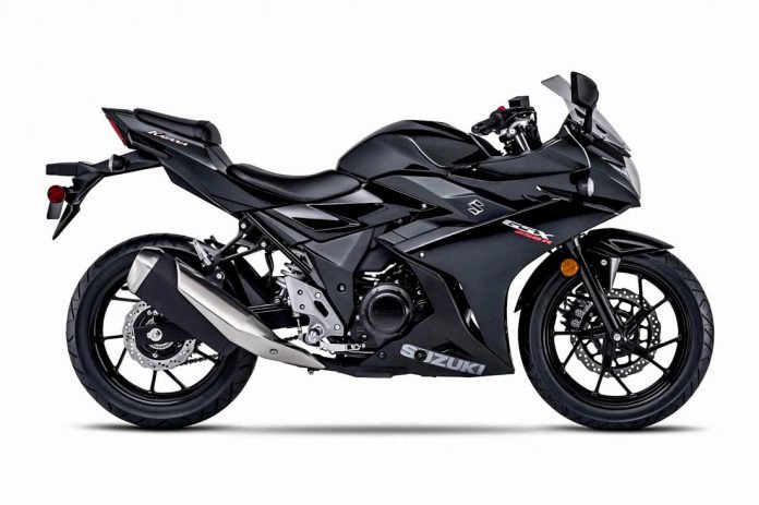 111816-2018-suzuki-L8_GSX250R_BLK-p1-696x463