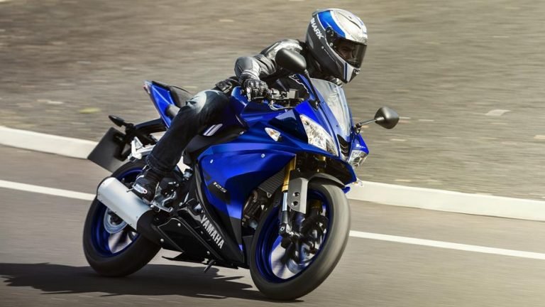 2018-yamaha-yzf-r125-eu-yamaha-blue-action-003