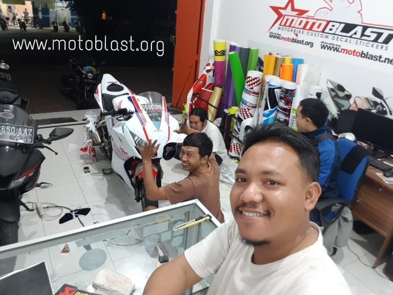 Honda CBR150R Lokal Livery HRC Japan-10.jpg