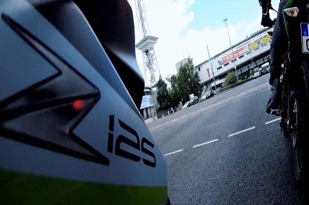 Kawasaki ninja 125 dan z125 ketahuan dijalan raya.jpg