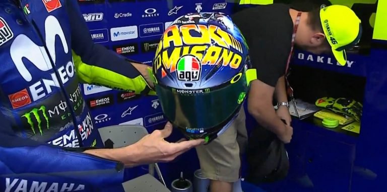 rossi perkenalkan helmet AGV back to misano