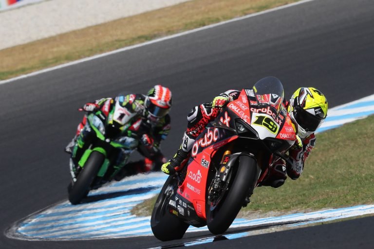 bautista-wsbk-juara-thailand-1