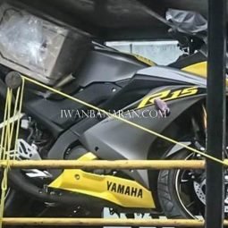new-r15-2019-2-2.jpg