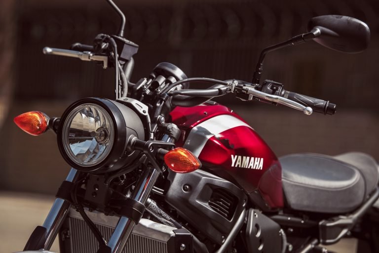 2018-Yamaha-XSR700-Review-retro-motorcycle-3.jpg