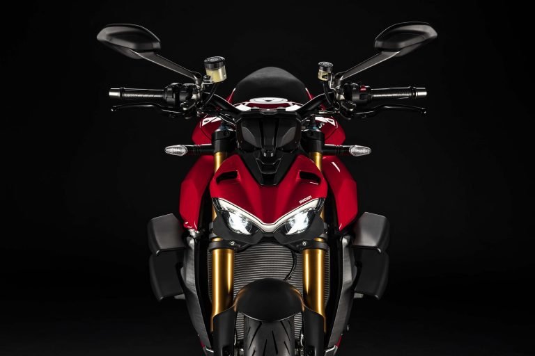 2020-Ducati-Streetfighter-V4-22