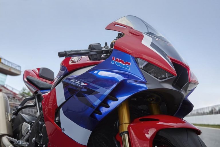20YM_CBR1000RR-R_SP_Location_06_0119.jpg