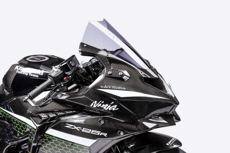 Kawasaki-Ninja-ZX-25R-carbon-fiber-race-bike-10
