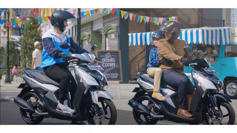 Boncengan dengan Anak