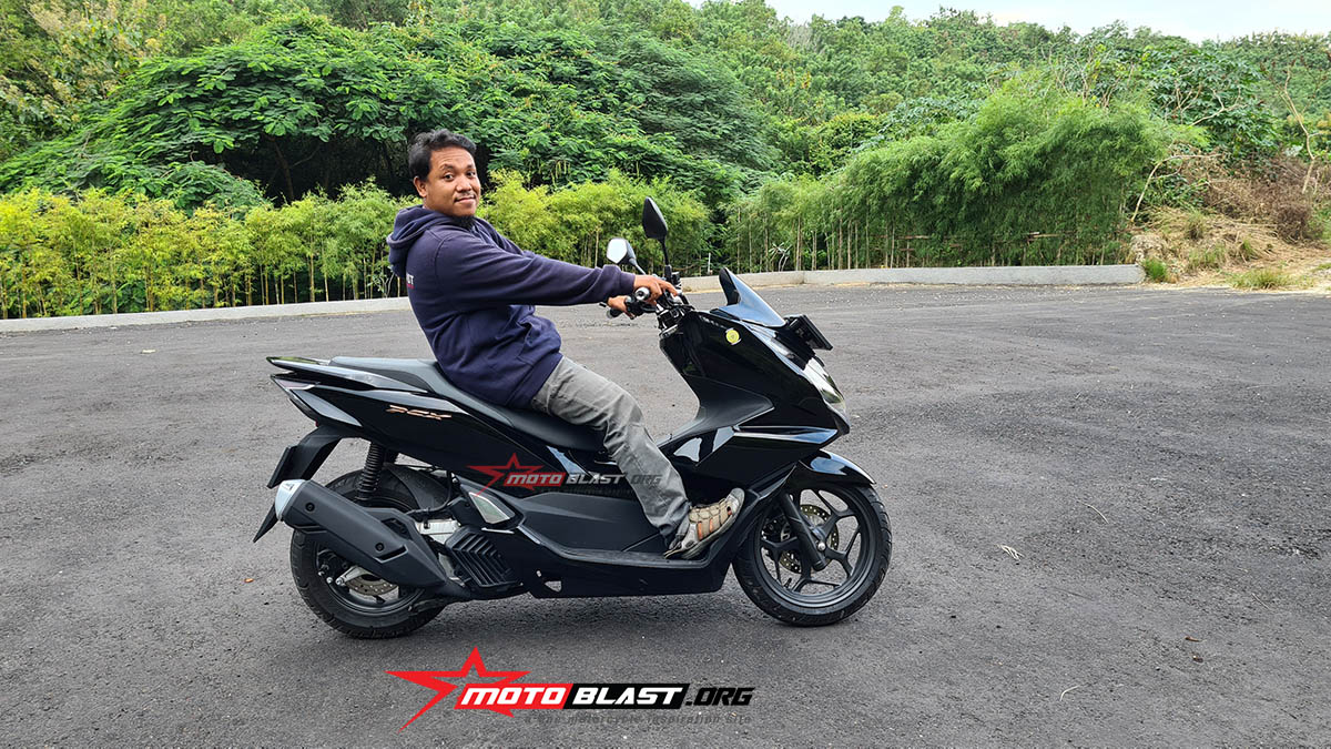 Begini Posisi Riding All New Honda PCX 160 Pada Biker Tinggi Badan 160 ...