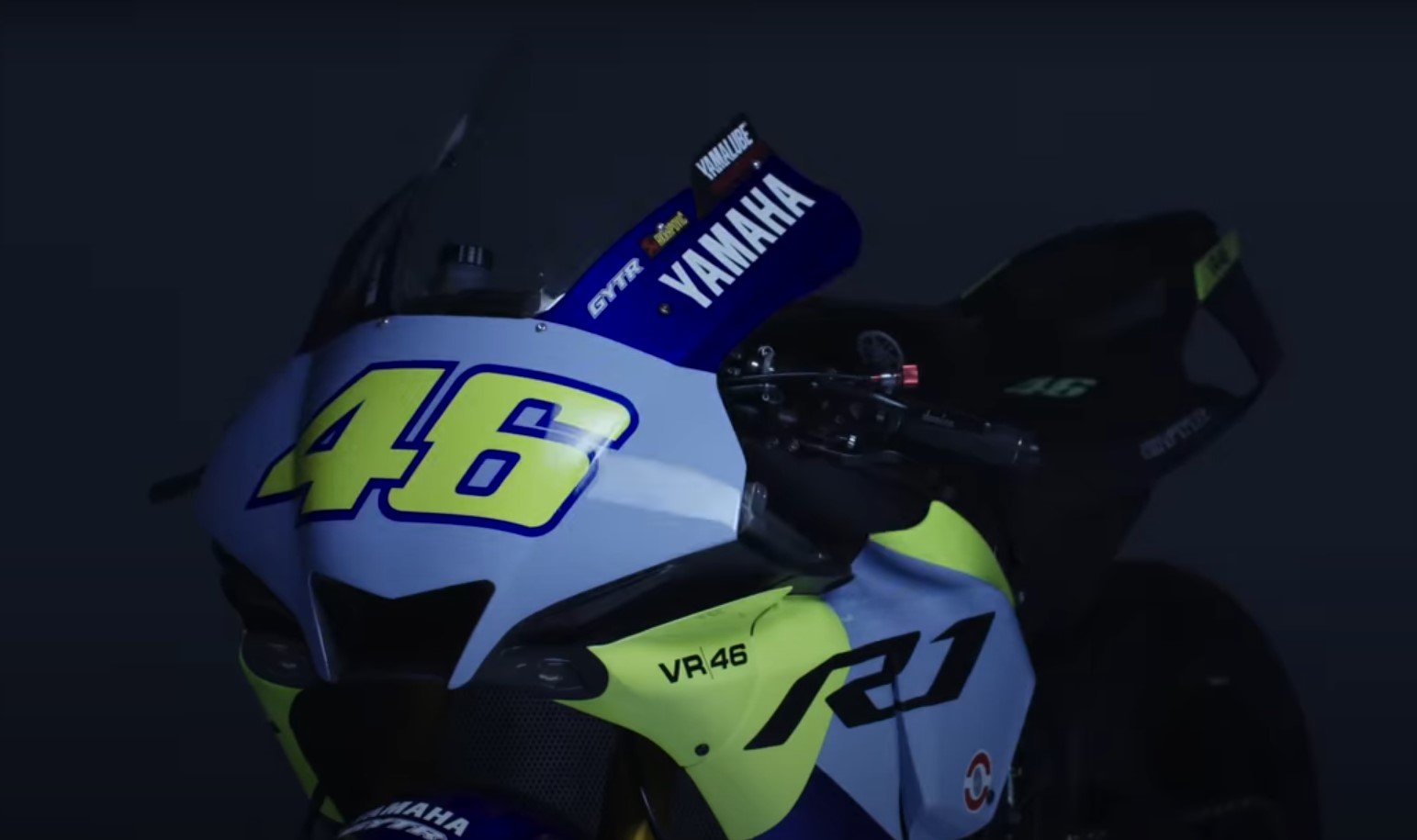 Yamaha R1 GYTR Penghargaan Khusus untuk Valentino Rossi VR46 - MOTOBLAST