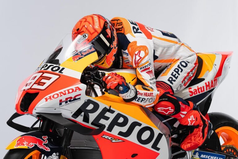 -repsol-honda-team-launch-2022-8.gallery_full_top_fullscreen