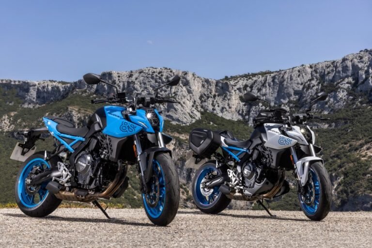 suzuki-gsx-8s-action1
